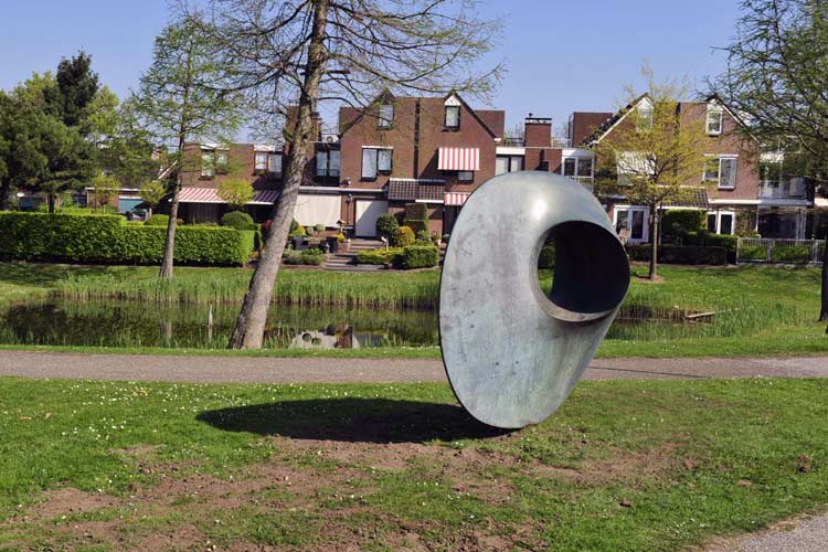 Bronze sculpture in Zwijndrecht 2011 - "discoid form3" in the Zwijndrecht section of OPAM Sculpture Park (Beeldenpark Drechtoevers).