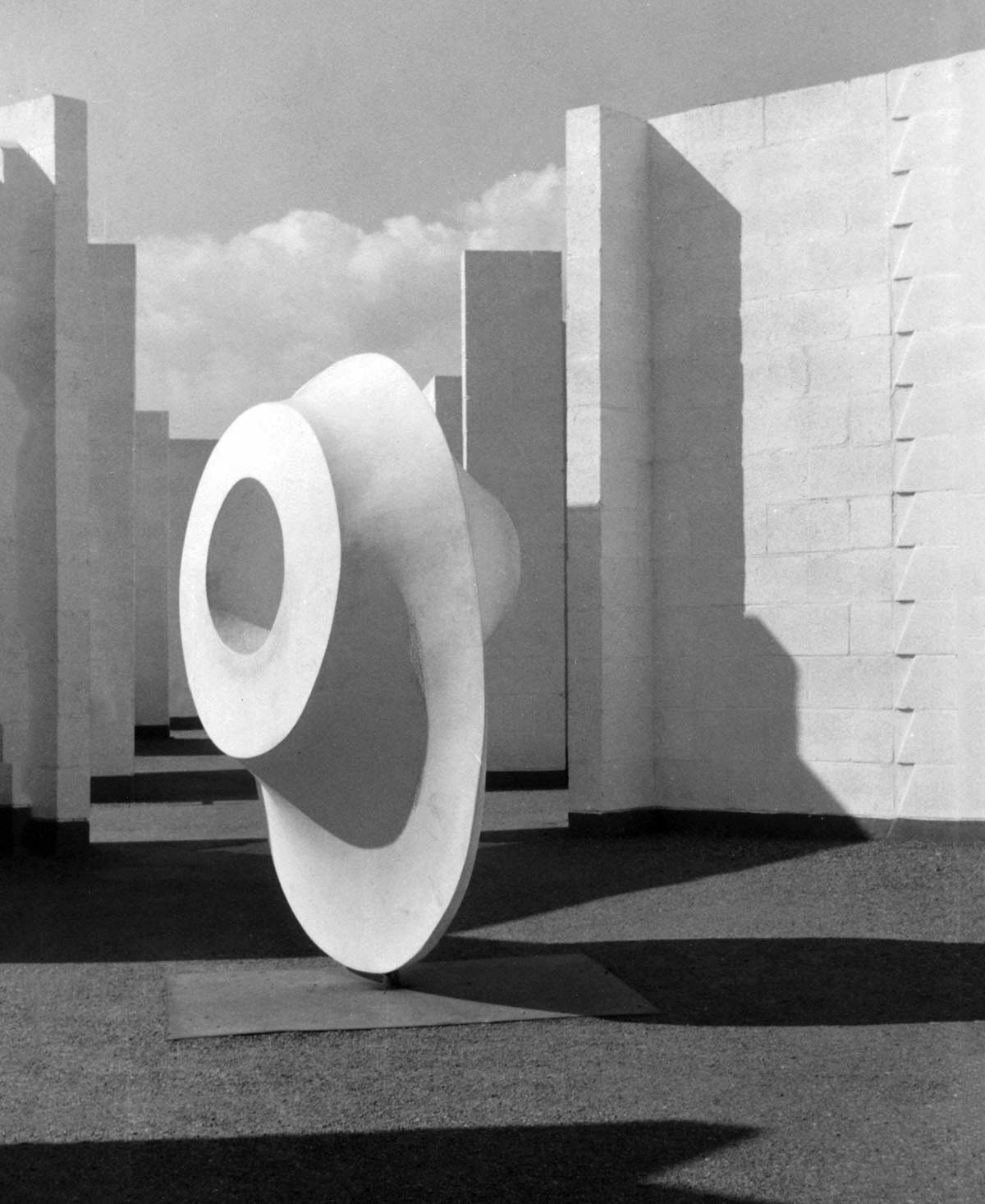 beeld en passant Floriade, Nederlandse Kring van Beeldhouwers, Amsterdam NL