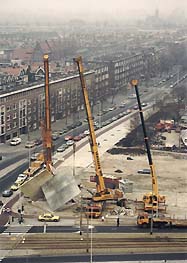 The construction of a concrete sculpture for the Rotterdam square, Marconiplein.